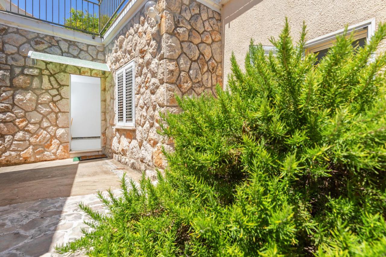 Cosy Close To Lapad Promenade And Apartment