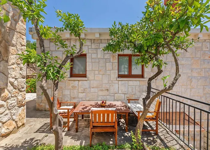 Cosy Apartment Close To Lapad Promenade And Beach